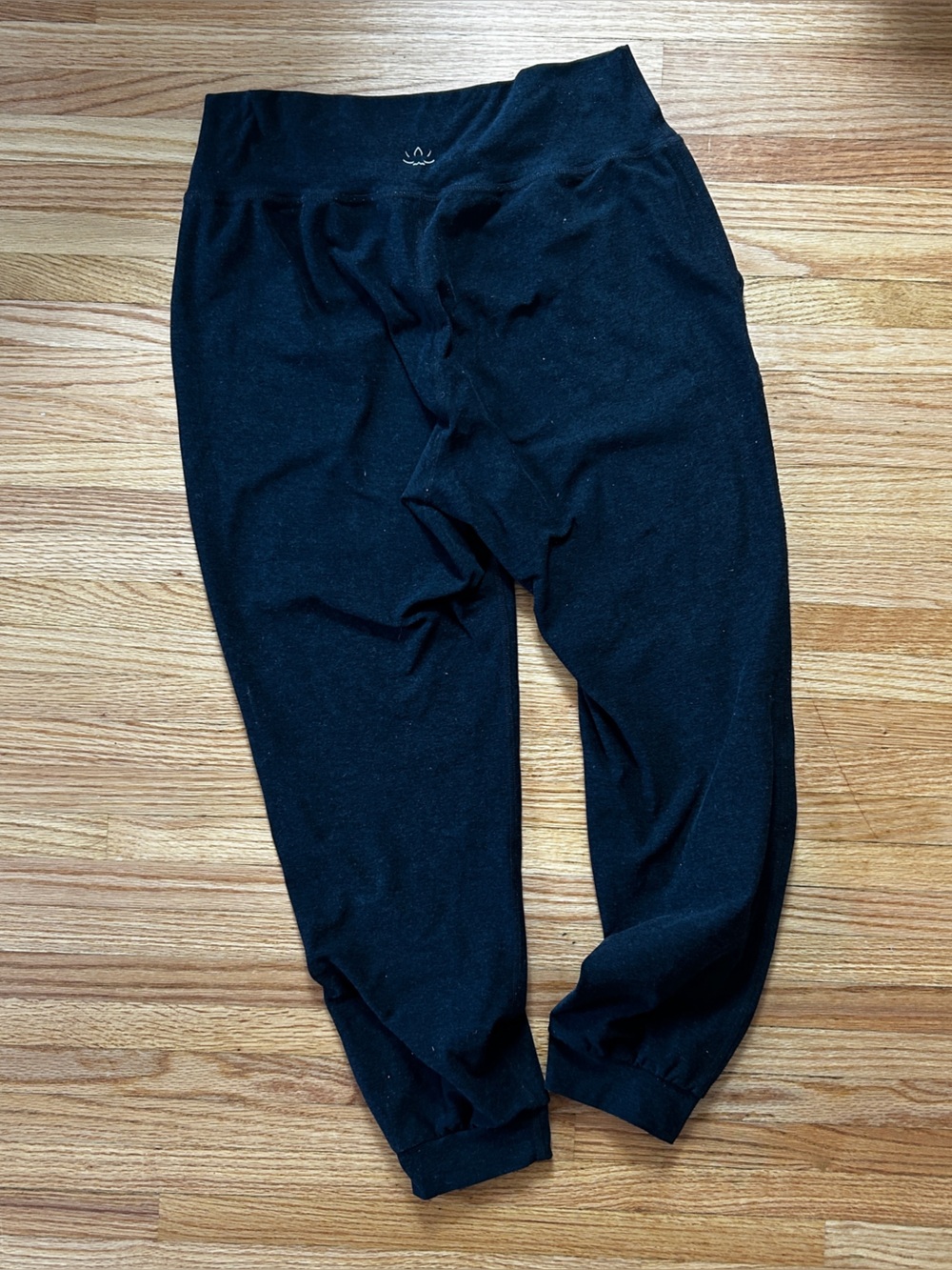 Beyond Yoga Black Cropped Jogger Pants